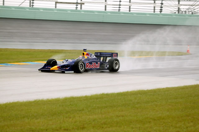 Alex Barron in the No. 51 Red Bull Cheever Racing Dallara Chevrolet in the rain at Homestead-Miami Speedway -- Photo by: Ron McQueeney