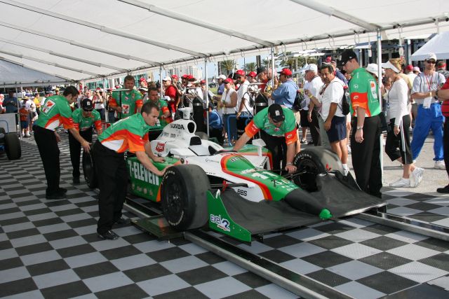 The Seven-Eleven team put the finishing touches on Tony Kanaan's car before the race at St. Petersburg. -- Photo by: Dana Garrett