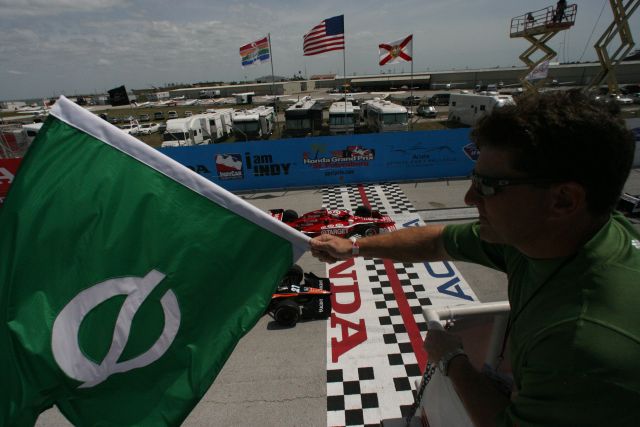 The green flag flies on the Honda Grand Prix of St. Petersburg -- Photo by: Shawn Payne