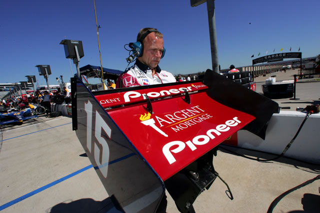 # 15 Rahal Letterman Racing Pioneer Argent team member carrying rear wing in pit lane -- Photo by: Ron McQueeney