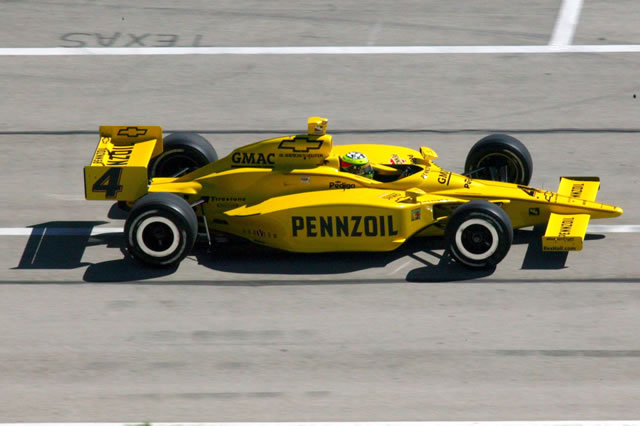 Tomas Scheckter in the No. 4 Pennzoil Panther Dallara Chevrolet on the track at Texas Motor Speedway. -- Photo by: Shawn Payne