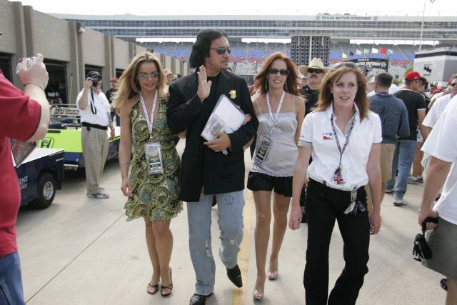 Gene Simmons and girls -- Photo by: Michael Voorhees