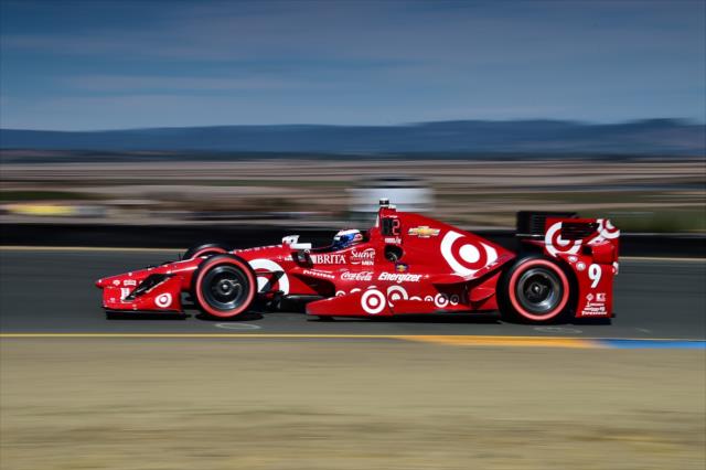 Scott Dixon streaks toward Turn 3 during qualifications for the GoPro Grand Prix of Sonoma at Sonoma Raceway -- Photo by: Chris Owens