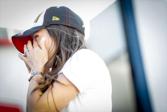 Emma Dixon weeps tears of joy after her husband, Scott Dixon, wins the 2015 Verizon IndyCar Series Championship -- Photo by: Shawn Gritzmacher