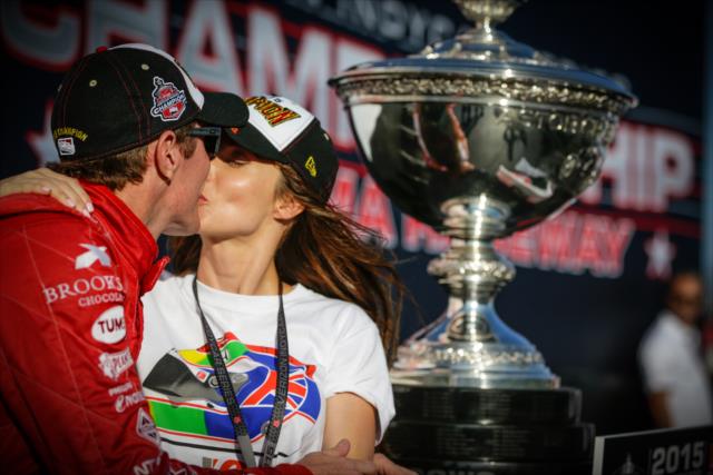 Scott Dixon with a victory kiss from his wife, Emma, following clinching the 2015 Verizon IndyCar Series Championship -- Photo by: Shawn Gritzmacher