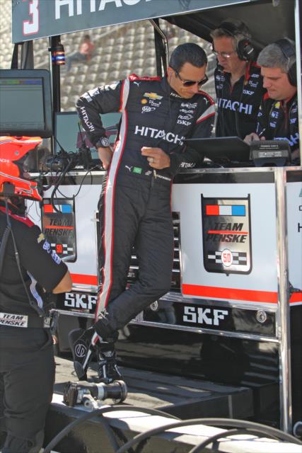 Helio Castroneves chats with his engineers on the Team Penske pit stand following the final warmup for the GoPro Grand Prix of Sonoma at Sonoma Raceway -- Photo by: Richard Dowdy