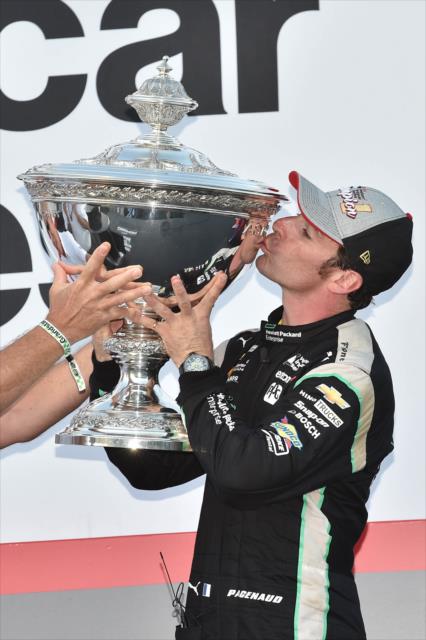 Simon Pagenaud kisses the Astor Cup as the 2016 Verizon IndyCar Series Champion -- Photo by: Chris Owens