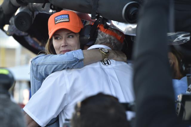 Emma Dixon gives managing director Mike Hull a hug in their pit stand after Scott Dixon clinches the 2018 Verizon IndyCar Series championship at Sonoma Raceway -- Photo by: Chris Owens