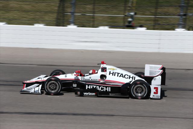 Helio Castroneves on course during practice for the Iowa Corn 300 at Iowa Speedway -- Photo by: Chris Jones