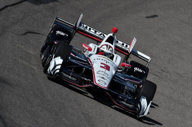 Helio Castroneves sets up for Turn 3 during practice for the Iowa Corn 300 at Iowa Speedway -- Photo by: Chris Owens