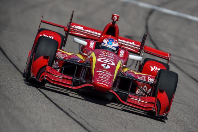 Scott Dixon sets up for Turn 1 during practice for the Iowa Corn 300 at Iowa Speedway -- Photo by: Chris Owens