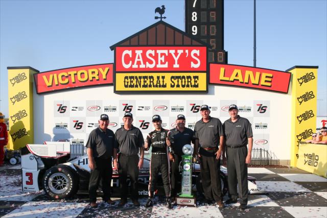 Helio Castroneves with members of the Iowa Corn Growers Association in Victory Circle after winning the Iowa Corn 300 at Iowa Speedway -- Photo by: Joe Skibinski