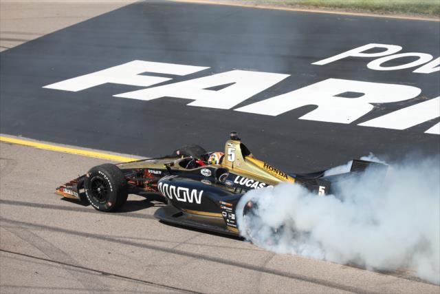 James Hinchcliffe with a victory burnout on the frontstretch after winning the 2018 Iowa Corn 300 at Iowa Speedway -- Photo by: Chris Jones