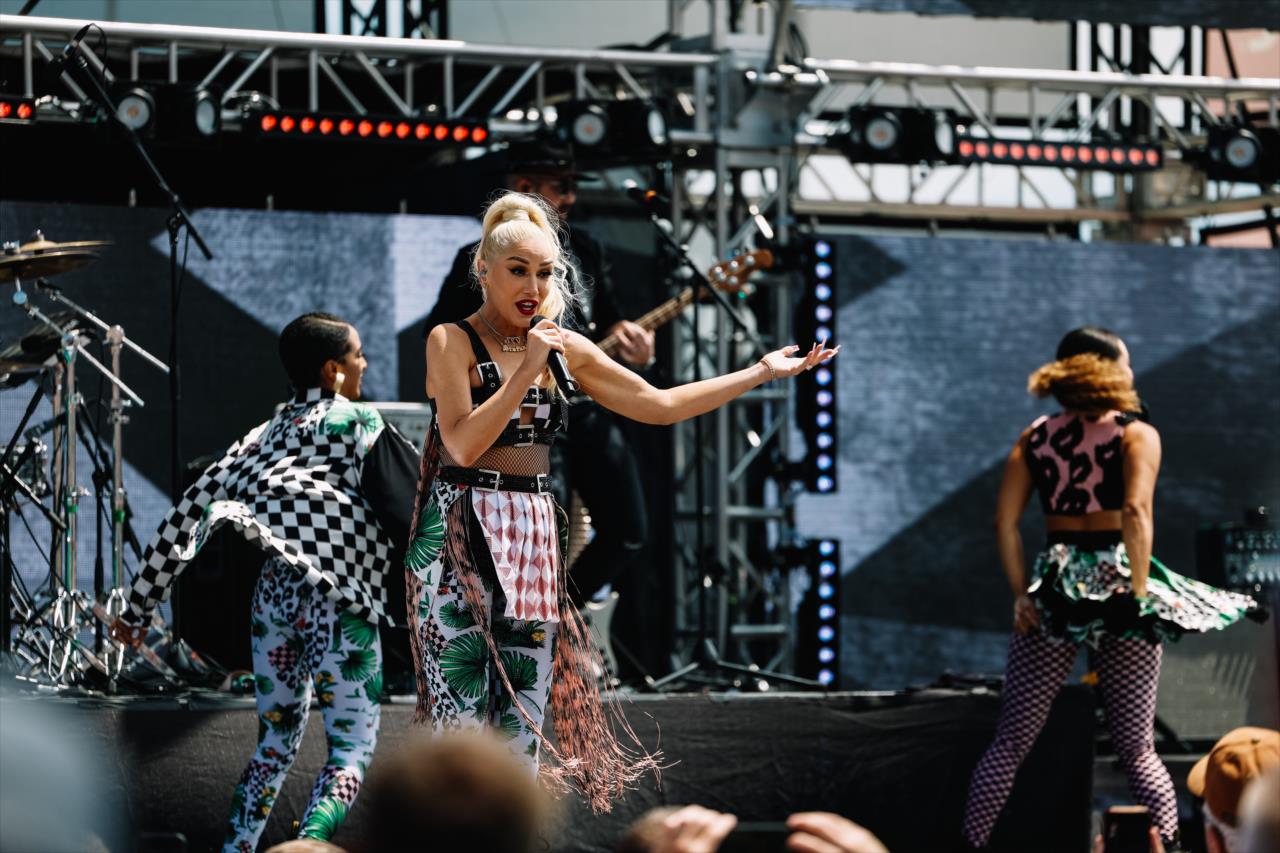 Gwen Stefani - Hy-Vee Salute to Farmers 300 - By: Joe Skibinski -- Photo by: Joe Skibinski
