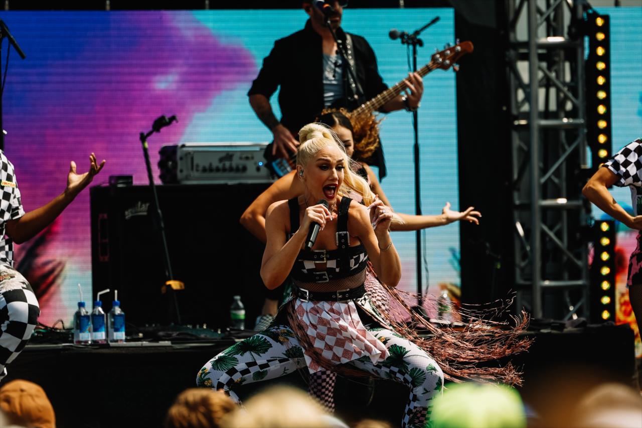 Gwen Stefani - Hy-Vee Salute to Farmers 300 - By: Joe Skibinski -- Photo by: Joe Skibinski