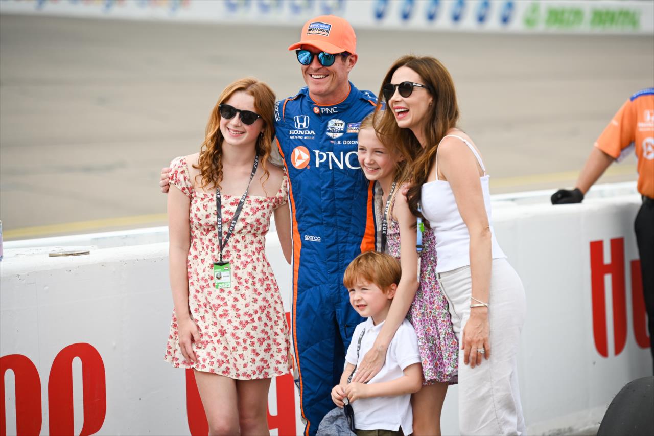 Scott, Emma, Poppy, Tilly and Kit Dixon - Hy-Vee Homefront 250 Presented by Instacart - By: James Black -- Photo by: James  Black
