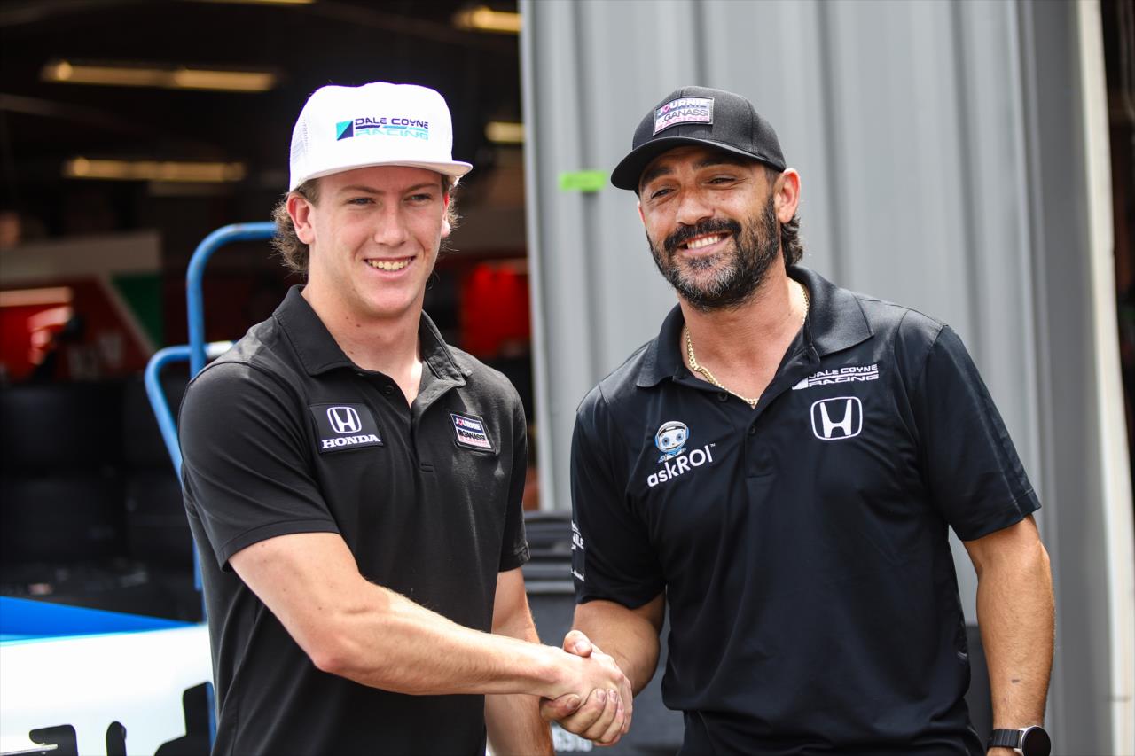 Kyffin Simpson meets with Dale Coyne Racing tire changer Nico Don - Synk 275 Powered By Sukup - By: Aaron Skillman -- Photo by: Aaron Skillman