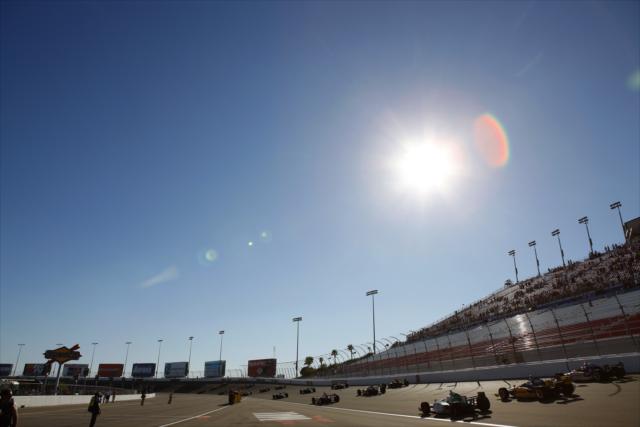 Drivers participate in 5 tribute laps to Dan Wheldon -- Photo by: LAT Photo USA