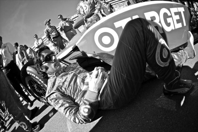 Dario Franchitti relaxes before the race begins -- Photo by: Shawn Gritzmacher