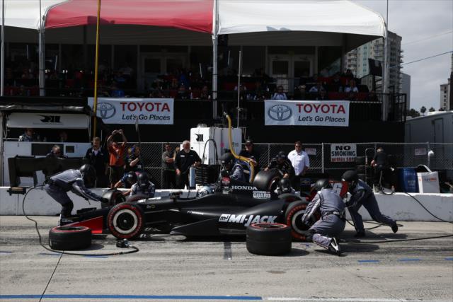 Oriol Servia gets service from the Rahal Letterman Lanigan Racing team -- Photo by: Chris Jones
