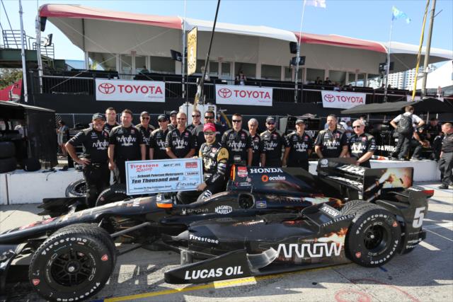 James Hinchcliffe and Schmidt Peterson Motorsports collects the Firestone Pit Stop Performance Award for their one-stop performance at NOLA Motorsports Park -- Photo by: Chris Jones