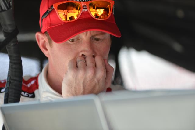 Scott Dixon reviews data following practice for the Toyota Grand Prix of Long Beach -- Photo by: John Cote