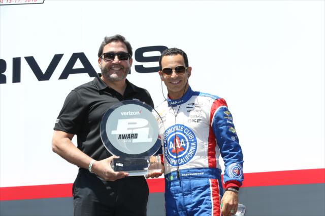 Helio Castroneves is awarded the Verizon P1 Award for winning the pole for the Toyota Grand Prix of Long Beach -- Photo by: Chris Jones