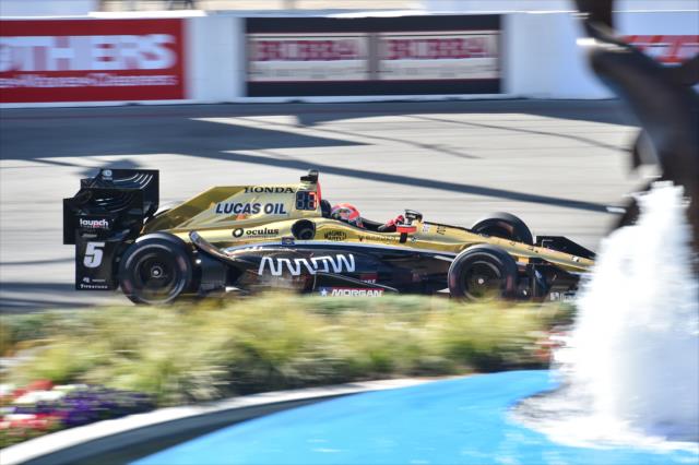 James Hinchcliffe navigates the Turn 2-3 Fountain complex during the Toyota Grand Prix of Long Beach -- Photo by: Chris Owens