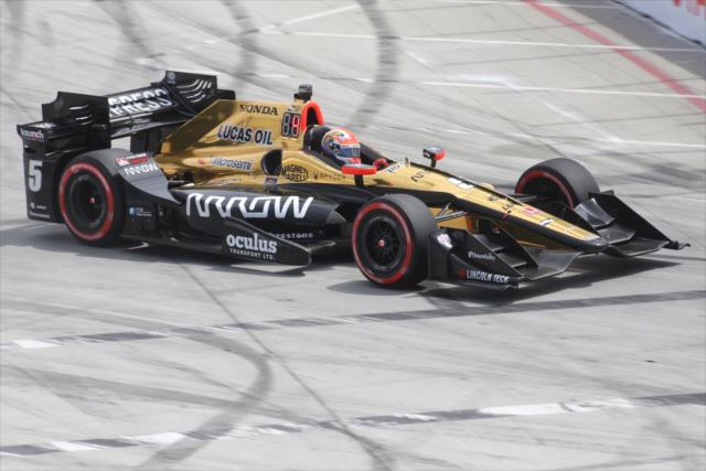 James Hinchcliffe dives into Turn 1 during the Toyota Grand Prix of Long Beach -- Photo by: Richard Dowdy