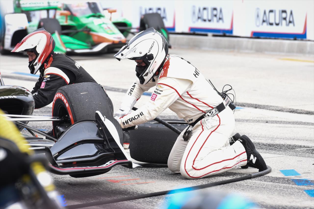 Josef Newgarden's pit crew - Acura Grand Prix of Long Beach -- Photo by: James  Black