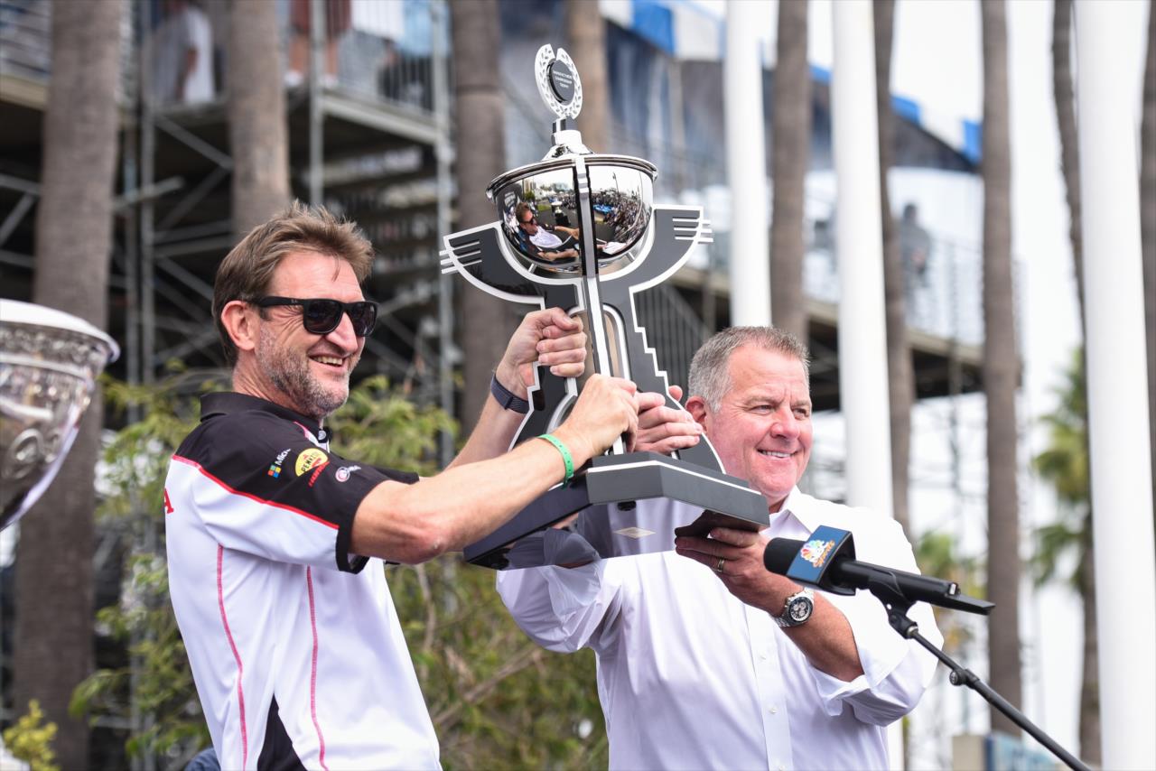 Honda's David Salters accepts the Manufacturer Award from IndyCar's Jay Frye - Acura Grand Prix of Long Beach -- Photo by: James  Black