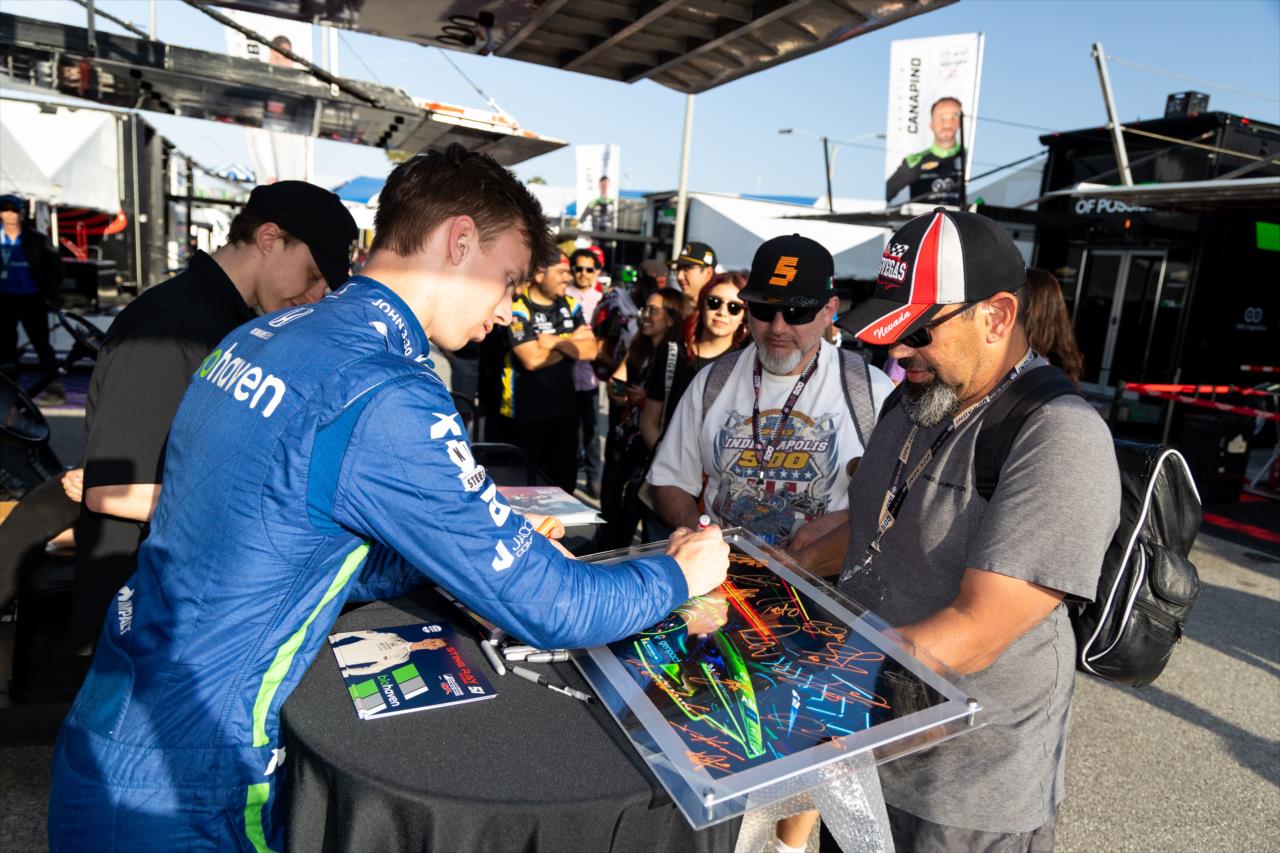 Sting Ray Robb signs for a fan - Acura Grand Prix of Long Beach - By: Travis Hinkle -- Photo by: Travis Hinkle
