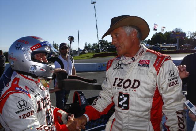 Jack Hanna of the Columbus Zoo thanks Mario Andretti after his two-seater ride at Mid-Ohio -- Photo by: Bret Kelley