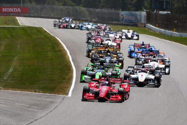Scott Dixon leads the field to the green flag to start the Honda Indy 200 at Mid-Ohio -- Photo by: Bret Kelley