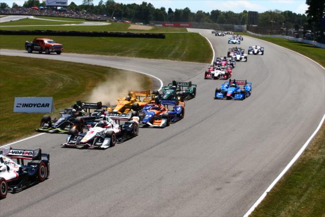 The field streaks down the backstretch to start the Honda Indy 200 at Mid-Ohio -- Photo by: Bret Kelley