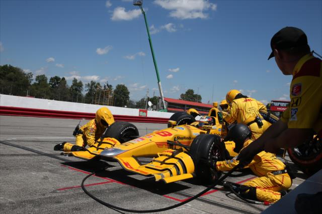 Ryan Hunter-Reay comes in for a pit stop during the Honda Indy 200 at Mid-Ohio -- Photo by: Chris Jones