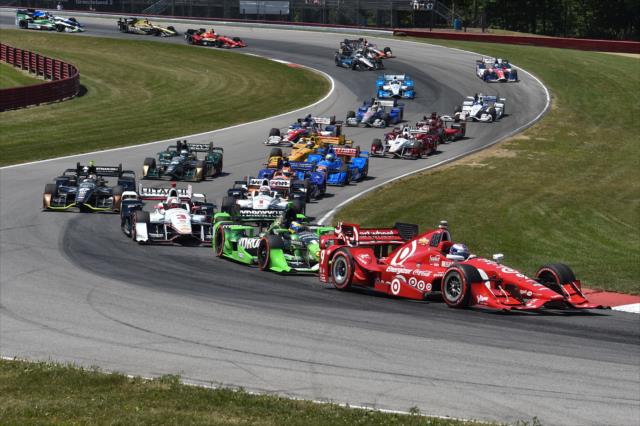 Scott Dixon leads the field through the esses to start the Honda Indy 200 at Mid-Ohio -- Photo by: Chris Owens