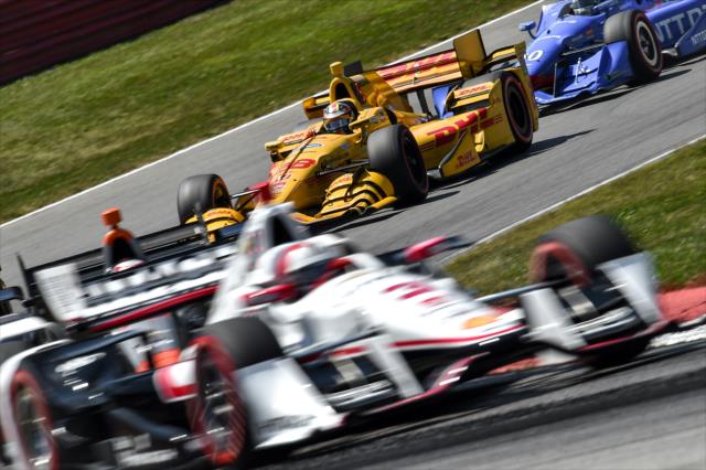 Ryan Hunter-Reay in the middle of a pack heading into Turn 5 during the Honda Indy 200 at Mid-Ohio -- Photo by: Chris Owens