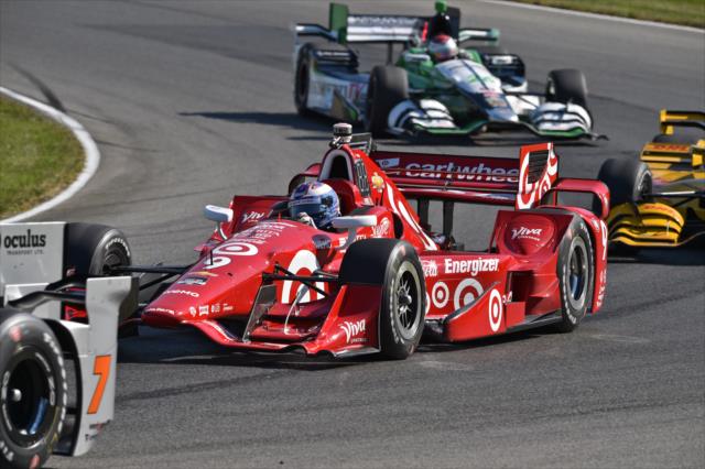 Scott Dixon runs in the middle of a pack during the final warmup for the Honda Indy 200 at Mid-Ohio -- Photo by: John Cote