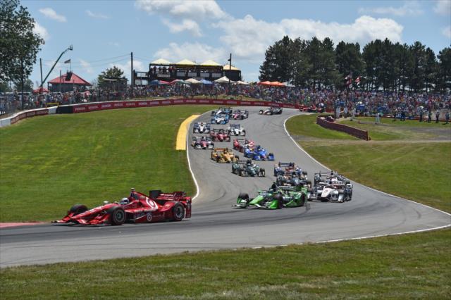 Scott Dixon leads the field through the Esses during the Honda Indy 200 at Mid-Ohio -- Photo by: John Cote
