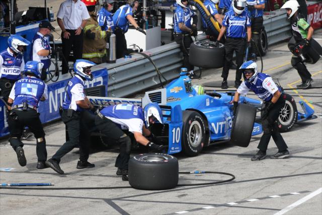 Tony Kanaan comes in for a simulated pit stop during the final warmup for the Honda Indy 200 at Mid-Ohio -- Photo by: Bret Kelley