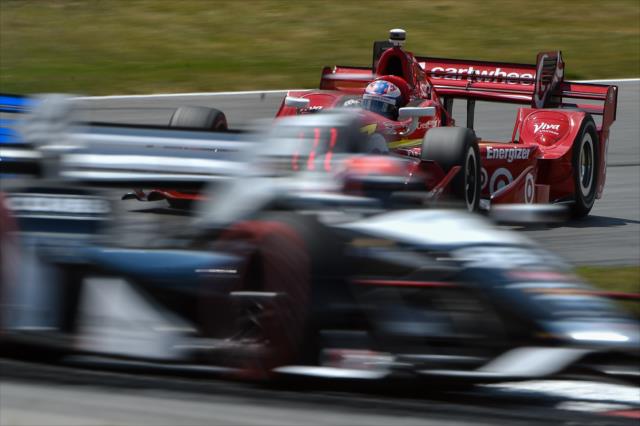 Scott Dixon chases down the field into Turn 5 during the Honda Indy 200 at Mid-Ohio -- Photo by: Chris Owens