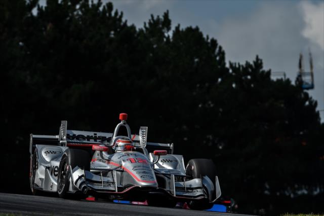 Will Power crests the Turn 5 hill during the Honda Indy 200 at Mid-Ohio -- Photo by: Chris Owens