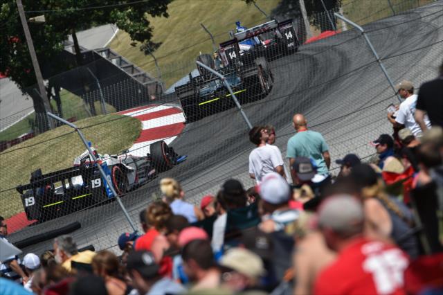 The field streams into Turn 5 during the Honda Indy 200 at Mid-Ohio -- Photo by: Chris Owens