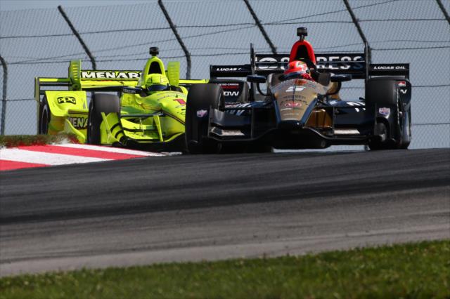 James Hinchcliffe and Simon Pagenaud sail into the Turn 2 Keyhole turn during the final warmup for the Honda Indy 200 at Mid-Ohio -- Photo by: Bret Kelley