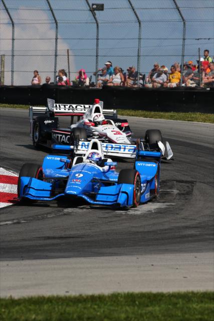 Scott Dixon and Helio Castroneves battle through the Turn 2 Keyhole turn during the Honda Indy 200 at Mid-Ohio -- Photo by: Bret Kelley