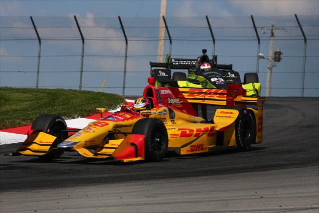 Ryan Hunter-Reay and Charlie Kimball battle through the Turn 2 Keyhole turn during the Honda Indy 200 at Mid-Ohio -- Photo by: Bret Kelley