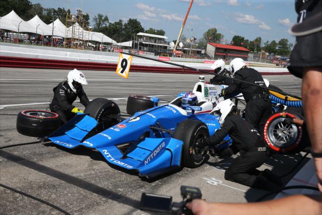 Scott Dixon comes in for tires and fuel on pit lane during the Honda Indy 200 at Mid-Ohio -- Photo by: Chris Jones