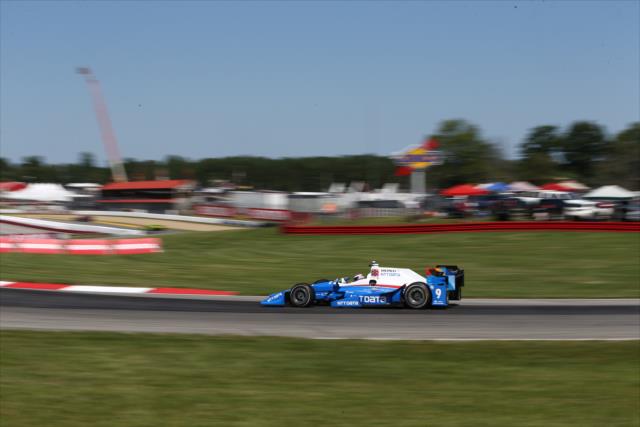 Scott Dixon rounds the Turn 12 Carousel during the final warmup for the Honda Indy 200 at Mid-Ohio -- Photo by: Chris Jones
