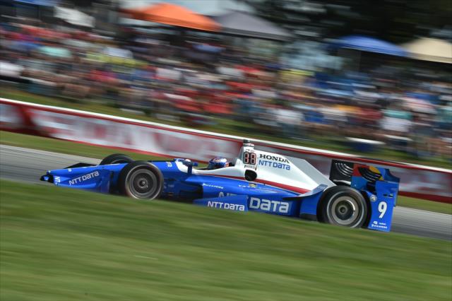 Scott Dixon flies up the Turn 5 hill during the Honda Indy 200 at Mid-Ohio -- Photo by: Chris Owens